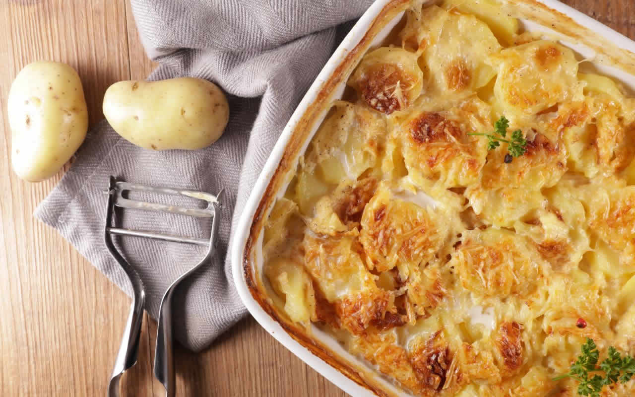Savourez Noël avec le gratin Dauphinois Traditionnel - Un festin hivernal inoubliable