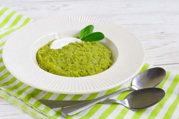 Savourez le confort à l'ancienne : Purée de pois cassés authentique