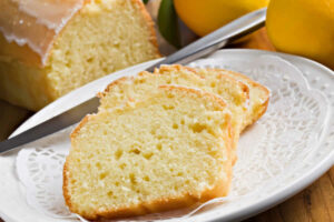 Gâteau moelleux au citron: Une douceur irrésistible qui ravira vos papilles