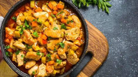 Ragoût de poulet aux légumes: Un plat réconfortant pour toutes les saisons