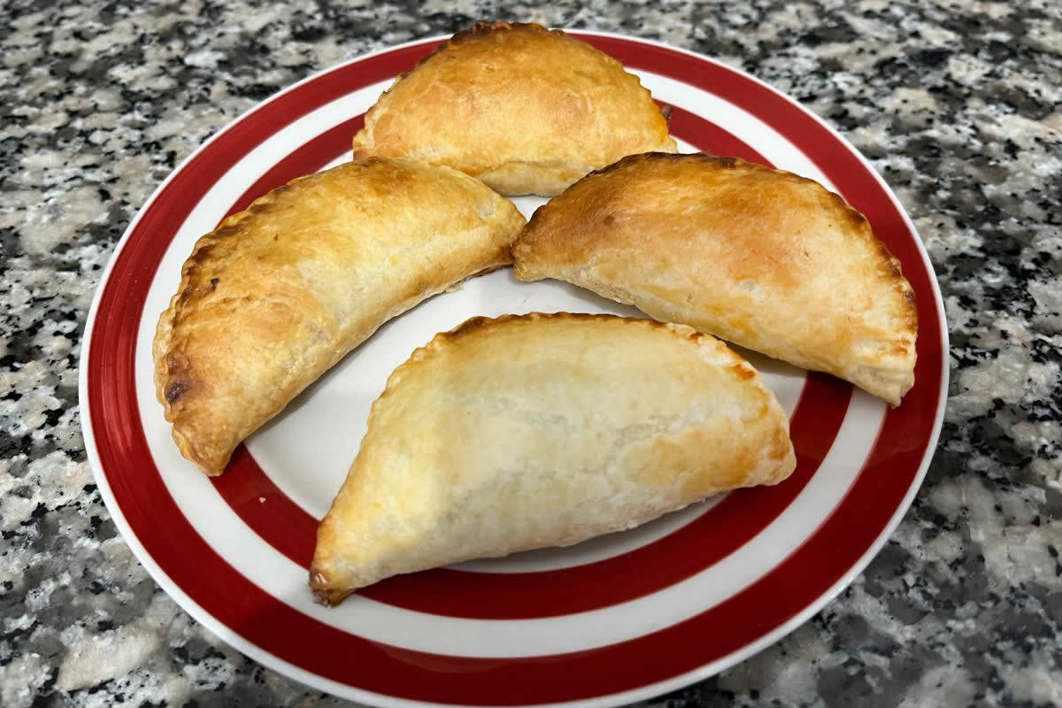 Chaussons de pommes de terre et viande hachée: Un régal familial facile à préparer