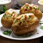 Pommes de terre farcies aux lardons et au fromage: Une incarnation du repas réconfort par excellence