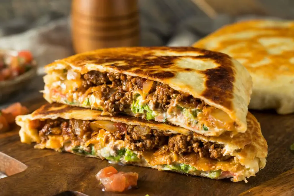 Quesadillas gourmet à la viande hachée: Un délice fusion Mexicain