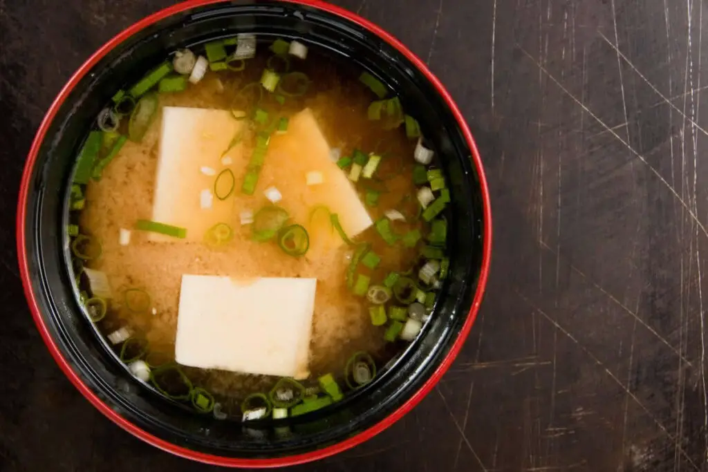 Soupe miso Traditionnelle: Un voyage culinaire pour réchauffer l'âme