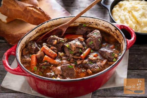 Bœuf bourguignon à l'ancienne: Un Voyage Culinaire en Bourgogne