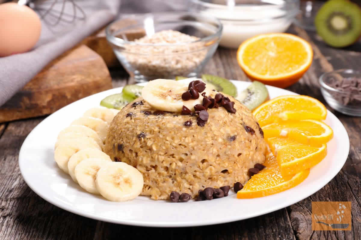 Recette de Bowl cake aux flocons d'avoine, banane et pépites de chocolat