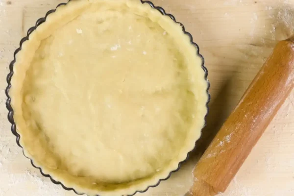 pâte brisée au Thermomix étalée et foncée dans un moule